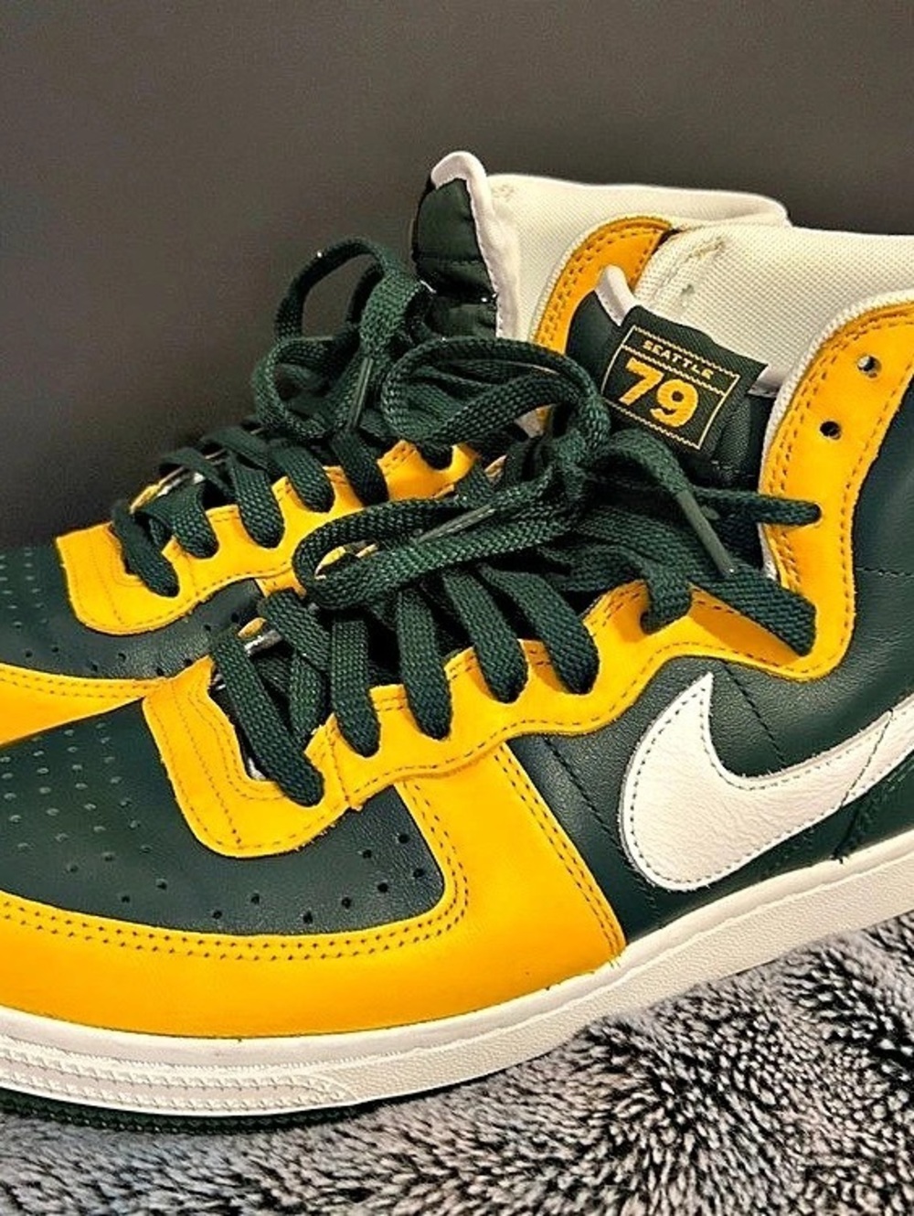 Nike Seattle 79 Sneakers US 9.5 Like New